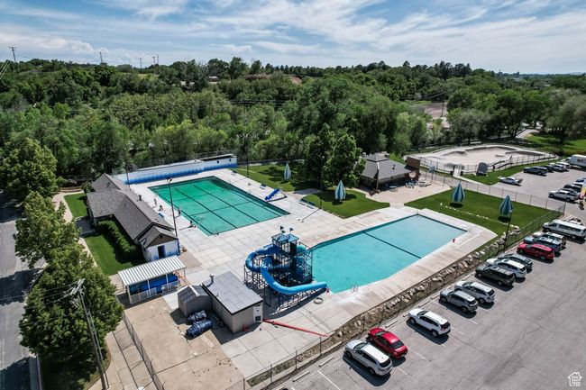 Aerial view of a pool and water slides | Image 31