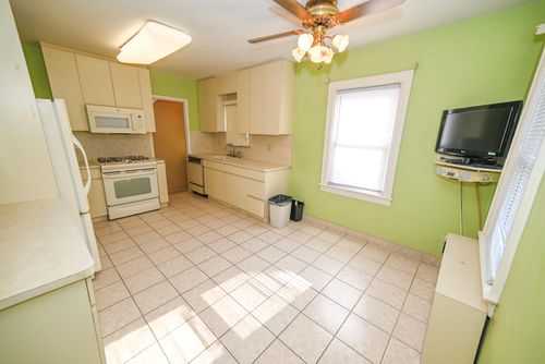 1055 Rosegold St, Franklin Square, NY, 11010-2618 | Card Image