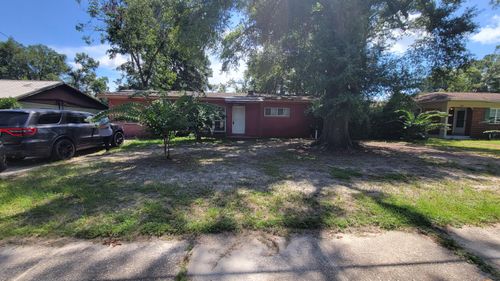 131 Adkinson Dr, Crestview, FL, 32536-2303 | Card Image