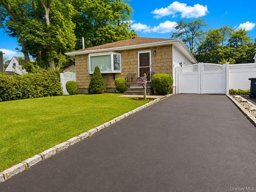 4 Westwood Ave, Deer Park, NY, 11729-2806 | Card Image