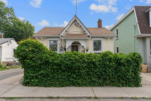 79 Knox Ave, Toronto, ON, M4L2N8 | Card Image