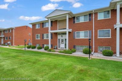 C1 - 8260 Crestview Drive, Condo with 2 bedrooms, 1 bathrooms and null parking in Sterling Heights MI | Image 2