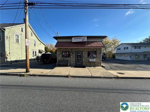 2011 N 1st Ave, Whitehall, PA, 18052-3901 | Card Image
