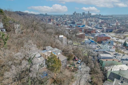 2121 Renner Pl, Cincinnati, OH, 45214-1945 | Card Image