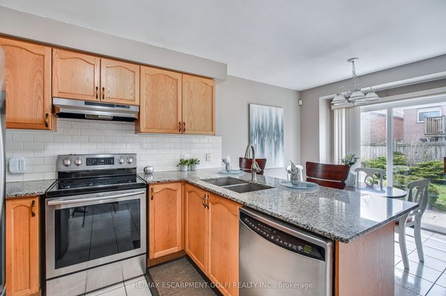 24 Diamond Crt, House other with 5 bedrooms, 3 bathrooms and 4 parking in Hamilton ON | Image 11