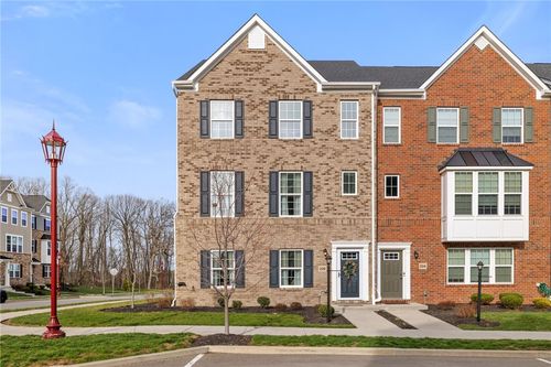 226 Amon St, Cranberry Twp, PA, 16066-2420 | Card Image