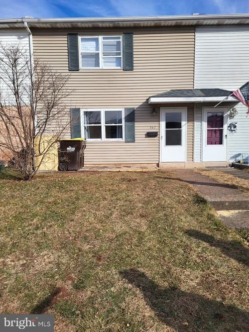 547 Colonial Dr, EAST GREENVILLE, PA, 18041-1729 | Card Image