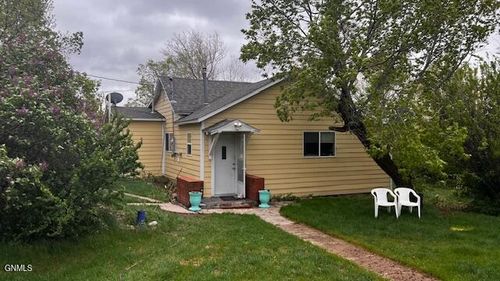 404 Montana St, Westby, MT, 59275-7718 | Card Image