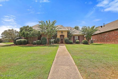 113 W Pinebrook Dr, Brandon, MS, 39047-7832 | Card Image