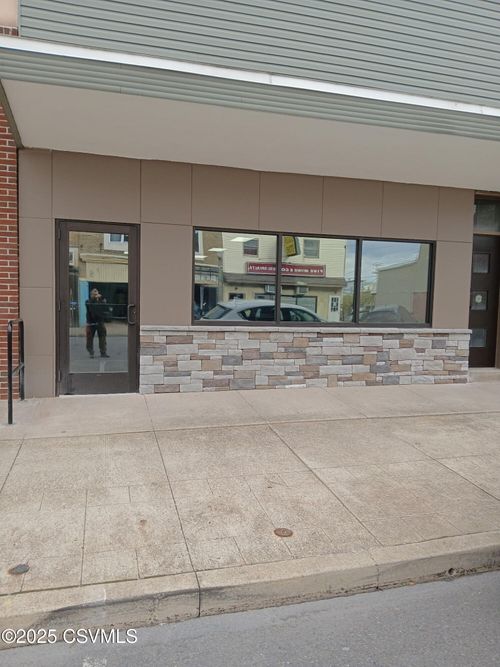 133 S Oak St, Mount Carmel, PA, 17851-2145 | Card Image