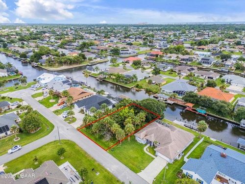 9 Christopher Ct, PALM COAST, FL, 32137-8365 | Card Image