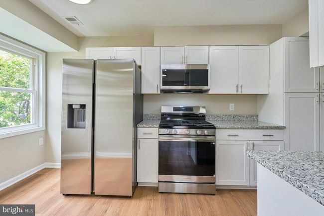8321 Irongate Way, Townhouse with 3 bedrooms, 3 bathrooms and null parking in MANASSAS VA | Image 16