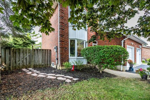 44 Hewitt Cres, Ajax, ON, L1S7A4 | Card Image