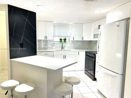apt-511-17801 N Bay Rd, Sunny Isles Beach, FL, 33160-1908 | Card Image