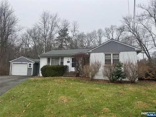 41 Eaton Ct, Berkeley Heights, NJ, 07922-1410 | Card Image