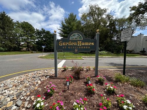111-111 Almond Dr, Somerset, NJ, 08873-4228 | Card Image