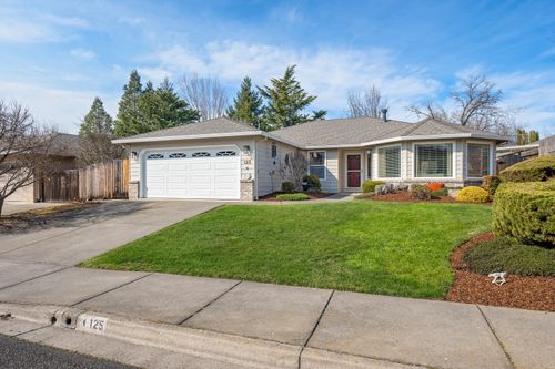 125 Freshwater Dr, Phoenix, OR, 97535-9439 | Card Image