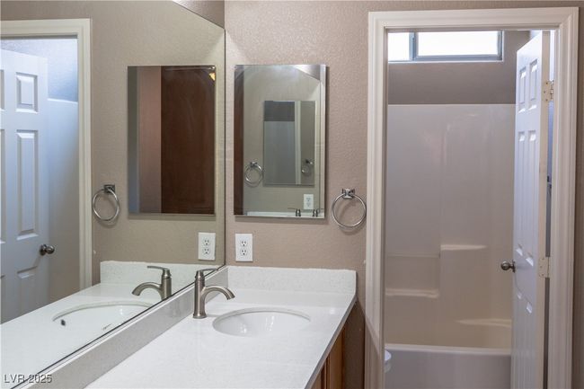 8163 Amy Springs St, House other with 3 bedrooms, 3 bathrooms and null parking in Las Vegas NV | Image 5