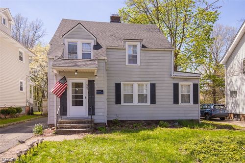 982 Roanoke Rd, Cleveland Heights, OH, 44121-2055 | Card Image