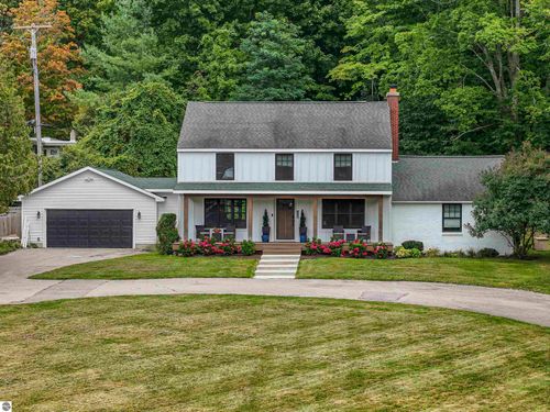 7320 Peninsula Dr, Traverse City, MI, 49686-1752 | Card Image