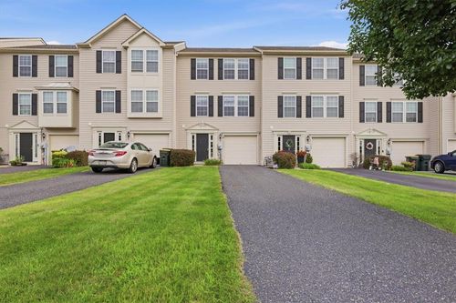 1111 Sparrow Way, Breinigsville, PA, 18031-1663 | Card Image