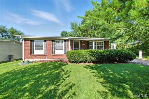 2816 Glenway Dr, Maryland Heights, MO, 63043-1138 | Card Image