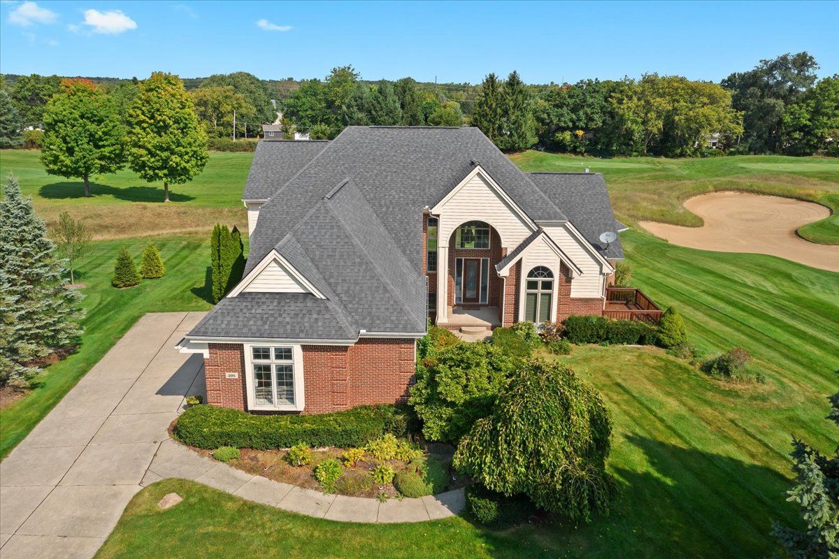 Prestwick Trl, Highland, MI 48357