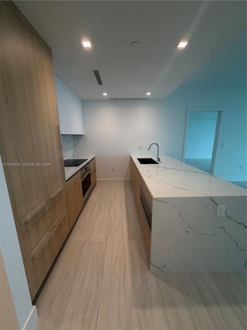 2408-2411 Laguna Cir, North Miami, FL, 33181-1183 | Card Image