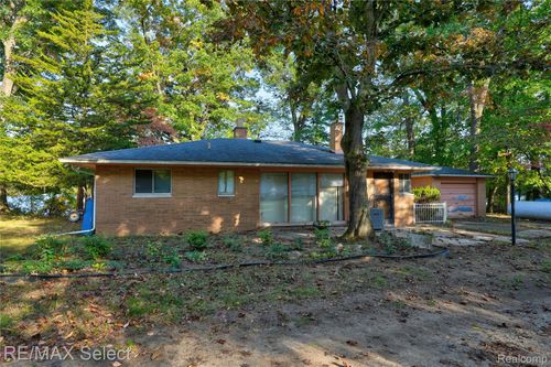 400 Lakeshore Dr, Grass Lake, MI, 49240-9573 | Card Image