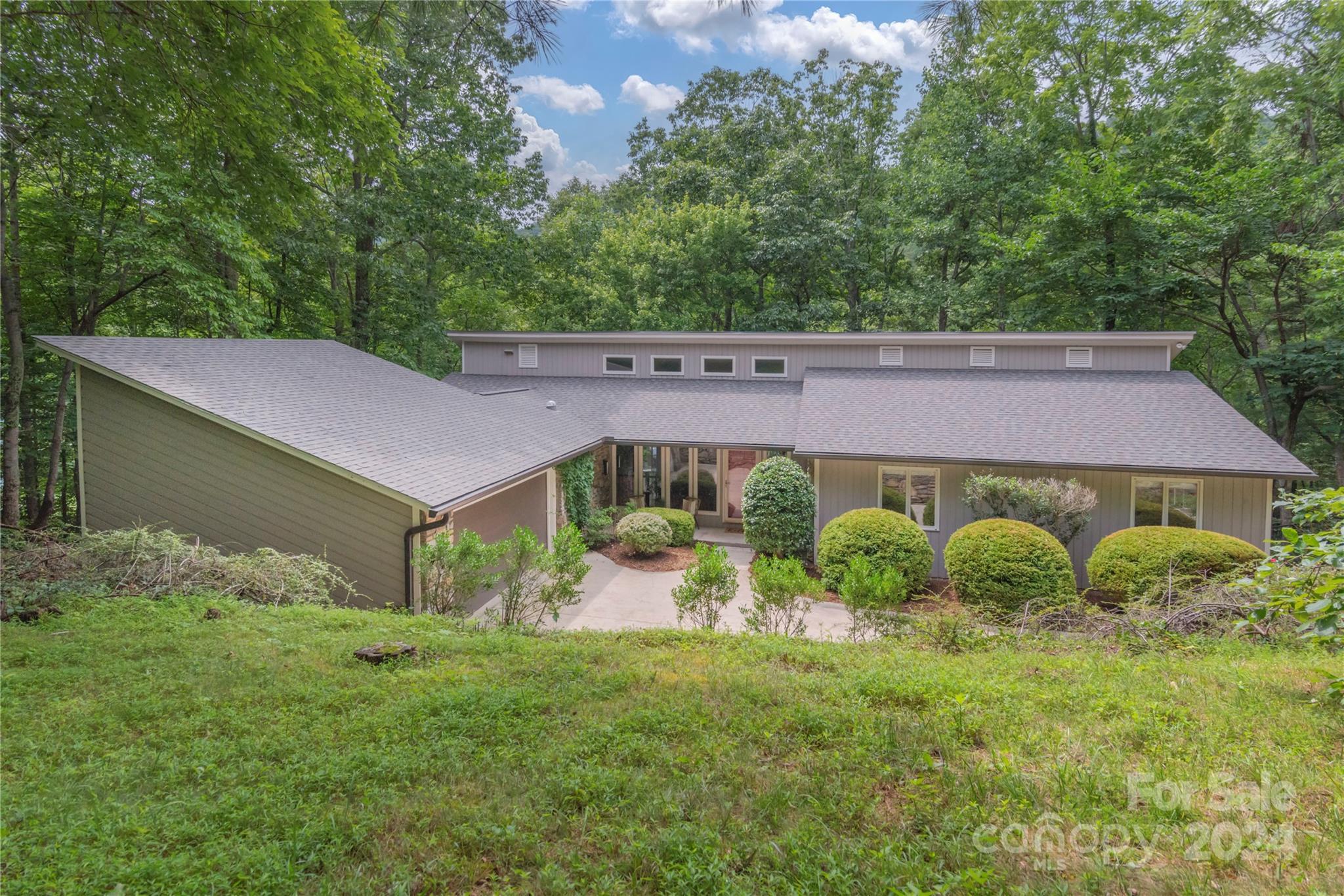 Sondley Woods Pl, Asheville, NC 28805