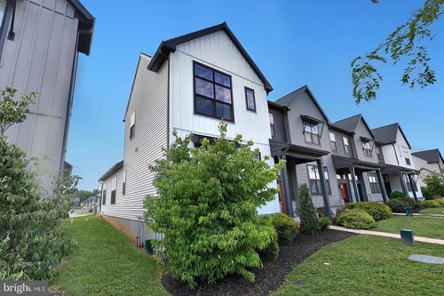209 Estate Dr, MECHANICSBURG, PA, 17055-4531 | Card Image