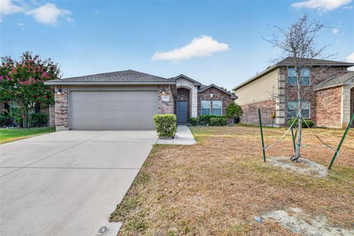 320 Chalkstone Dr, Fort Worth, TX, 76131-3997 | Card Image