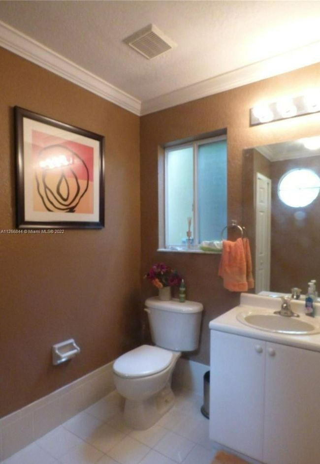 APT-102 - 7313 Nw 173 Rd Dr, Condo with 3 bedrooms, 2 bathrooms and null parking in Hialeah FL | Image 5