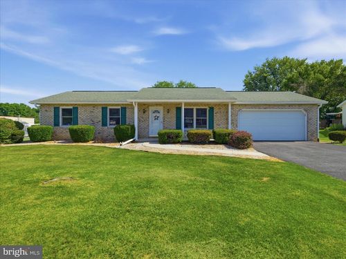 1741 Wisteria Dr, CHAMBERSBURG, PA, 17202-3009 | Card Image