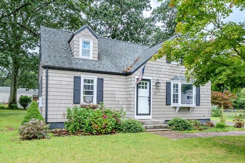 34 Deslauriers St, Chicopee, MA, 01020-2908 | Card Image