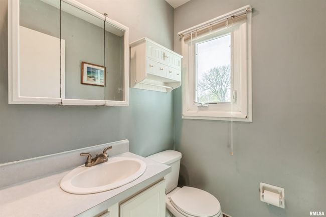 1211 15 Th St, House other with 4 bedrooms, 3 bathrooms and null parking in Bettendorf IA | Image 7