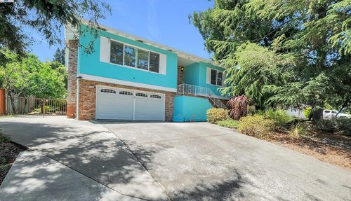 17561 Vineyard Rd, Castro Valley, CA, 94546-1251 | Card Image
