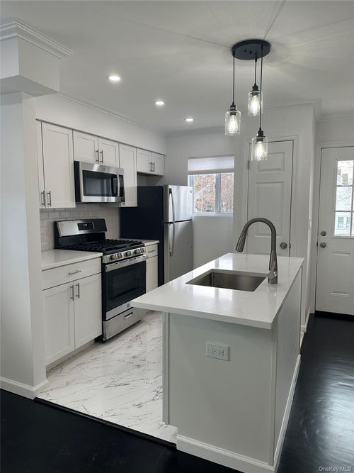 apt-4-8 Central Dr, Nanuet, NY, 10954-1233 | Card Image