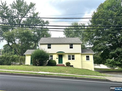 93 W Grand Ave, Montvale, NJ, 07645-2131 | Card Image