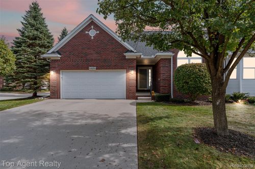44258 Constellation Dr, Sterling Heights, MI, 48314-3171 | Card Image