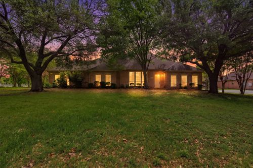 270 Brookbend Drive, Waxahachie, TX, 75165 | Card Image