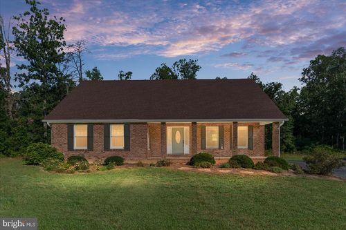 215 Thomas Dr, Middletown, VA, 22645-3997 | Card Image