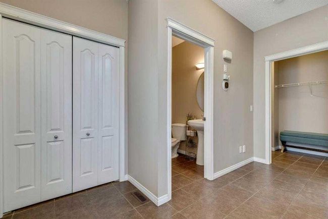 119 Kinlea Link Nw, Home with 6 bedrooms, 3 bathrooms and 4 parking in Calgary AB | Image 4