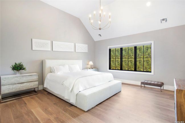 Spacious and open secondary rooms | Image 21