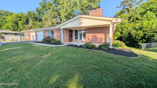 821 Commanche Dr, Newport, TN, 37821-8817 | Card Image