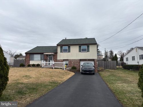 361 Valley Rd, WARMINSTER, PA, 18974-3658 | Card Image