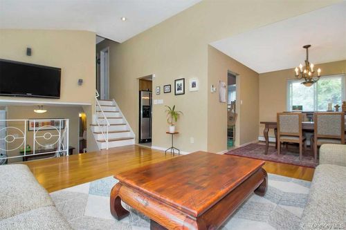 29 Village Dr, Jericho, NY, 11753-2223 | Card Image