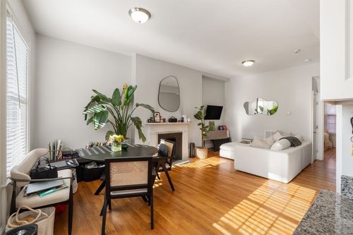 4-62 W Cedar St, Boston, MA, 02114 | Card Image
