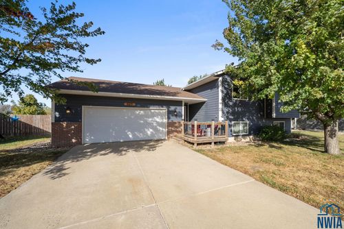 625 E Jesse Ct, Tea, SD, 57064-2137 | Card Image