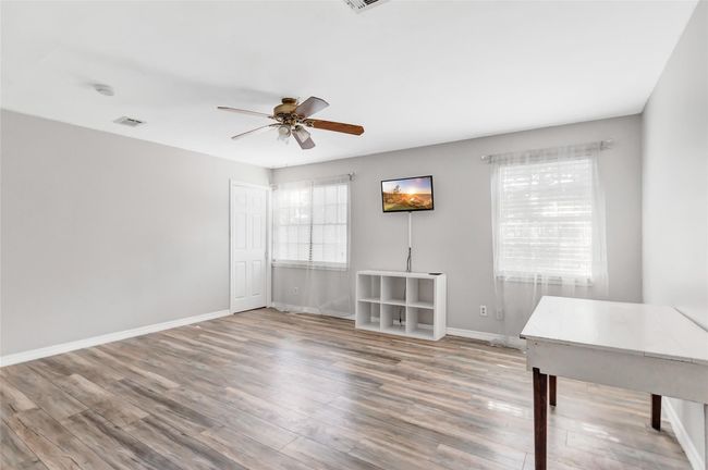 Tasteful paint and flooring. | Image 36